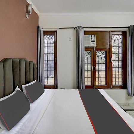 Super Capital O Uk House Residency Hotel Gurgaon Exterior photo