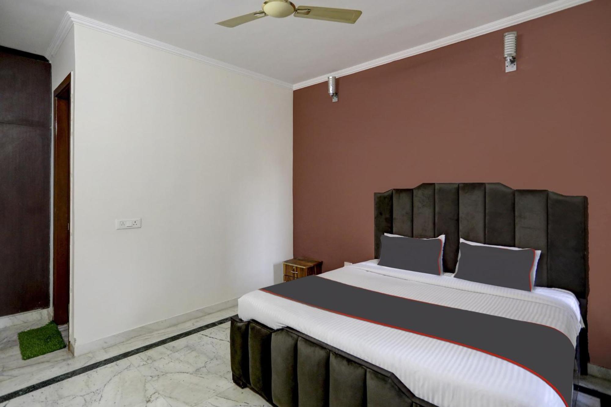 Super Capital O Uk House Residency Hotel Gurgaon Exterior photo