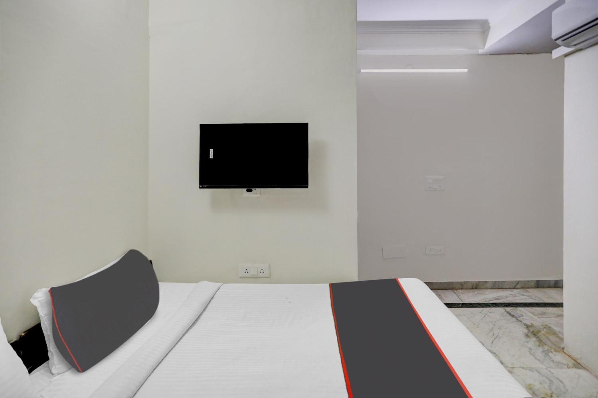 Super Capital O Uk House Residency Hotel Gurgaon Exterior photo