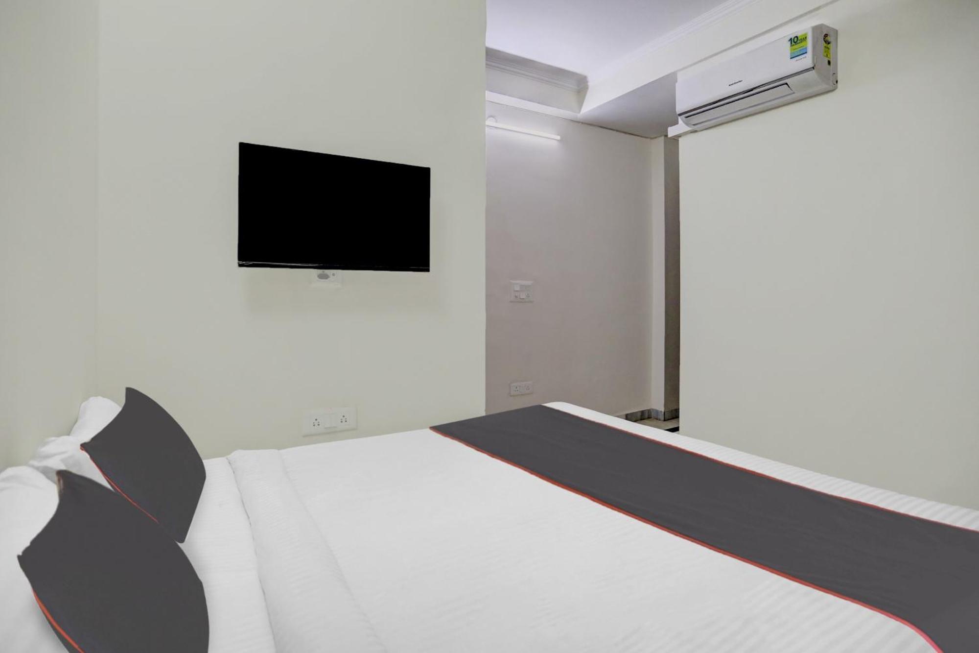 Super Capital O Uk House Residency Hotel Gurgaon Exterior photo