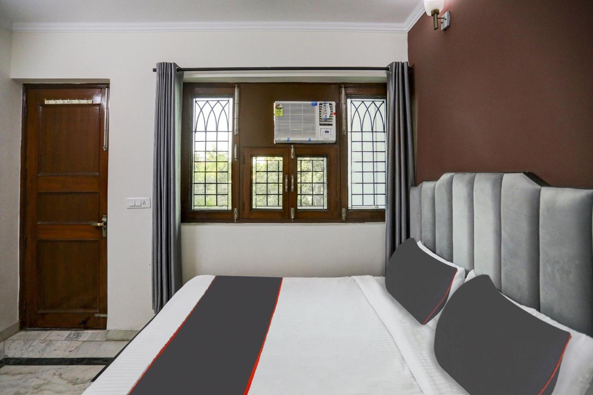 Super Capital O Uk House Residency Hotel Gurgaon Exterior photo