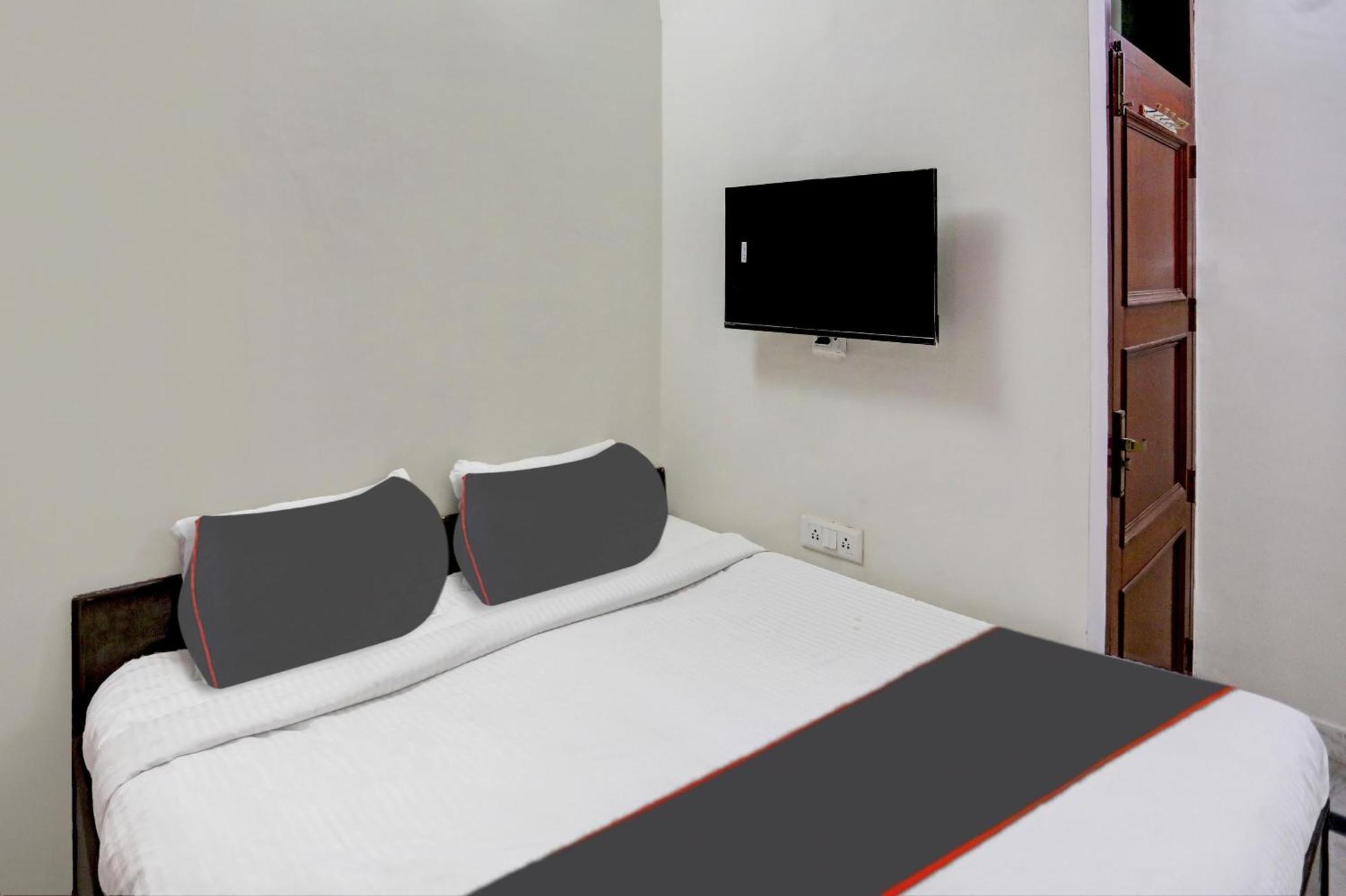 Super Capital O Uk House Residency Hotel Gurgaon Exterior photo