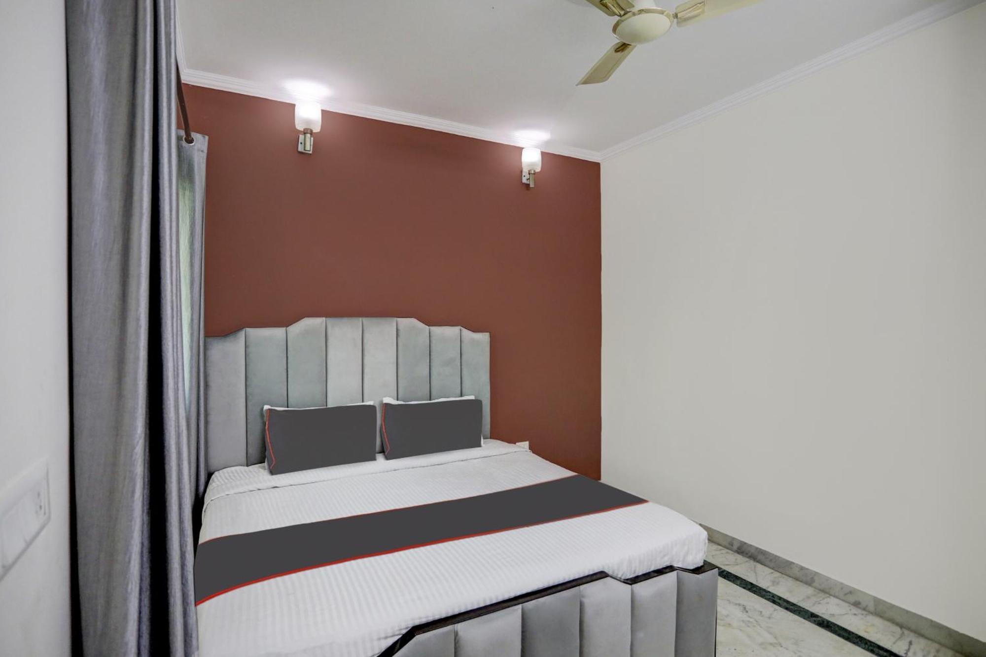 Super Capital O Uk House Residency Hotel Gurgaon Exterior photo
