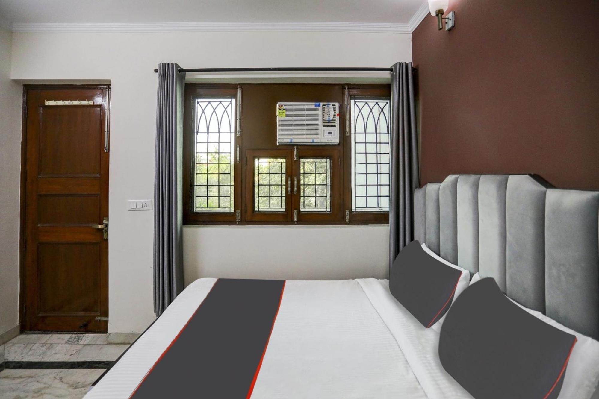 Super Capital O Uk House Residency Hotel Gurgaon Exterior photo